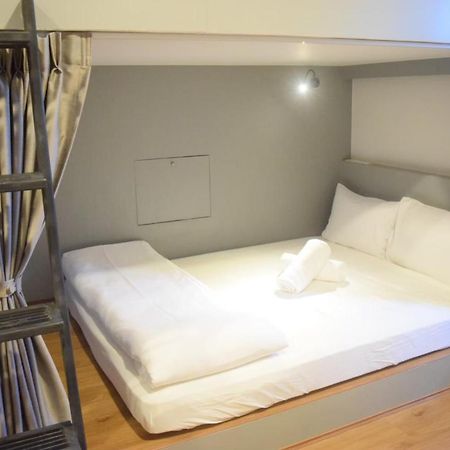 Hostel Capzule Bed Phuket Exterior foto