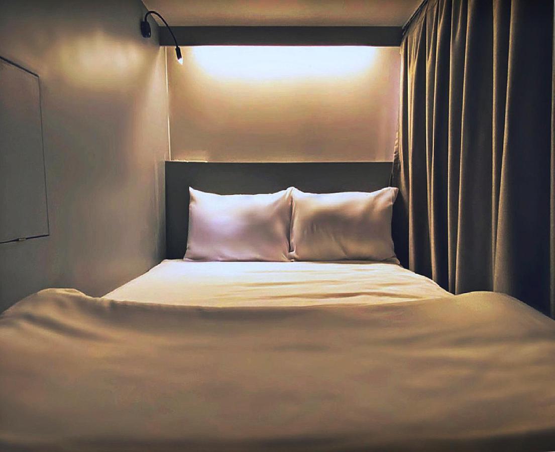 Hostel Capzule Bed Phuket Exterior foto