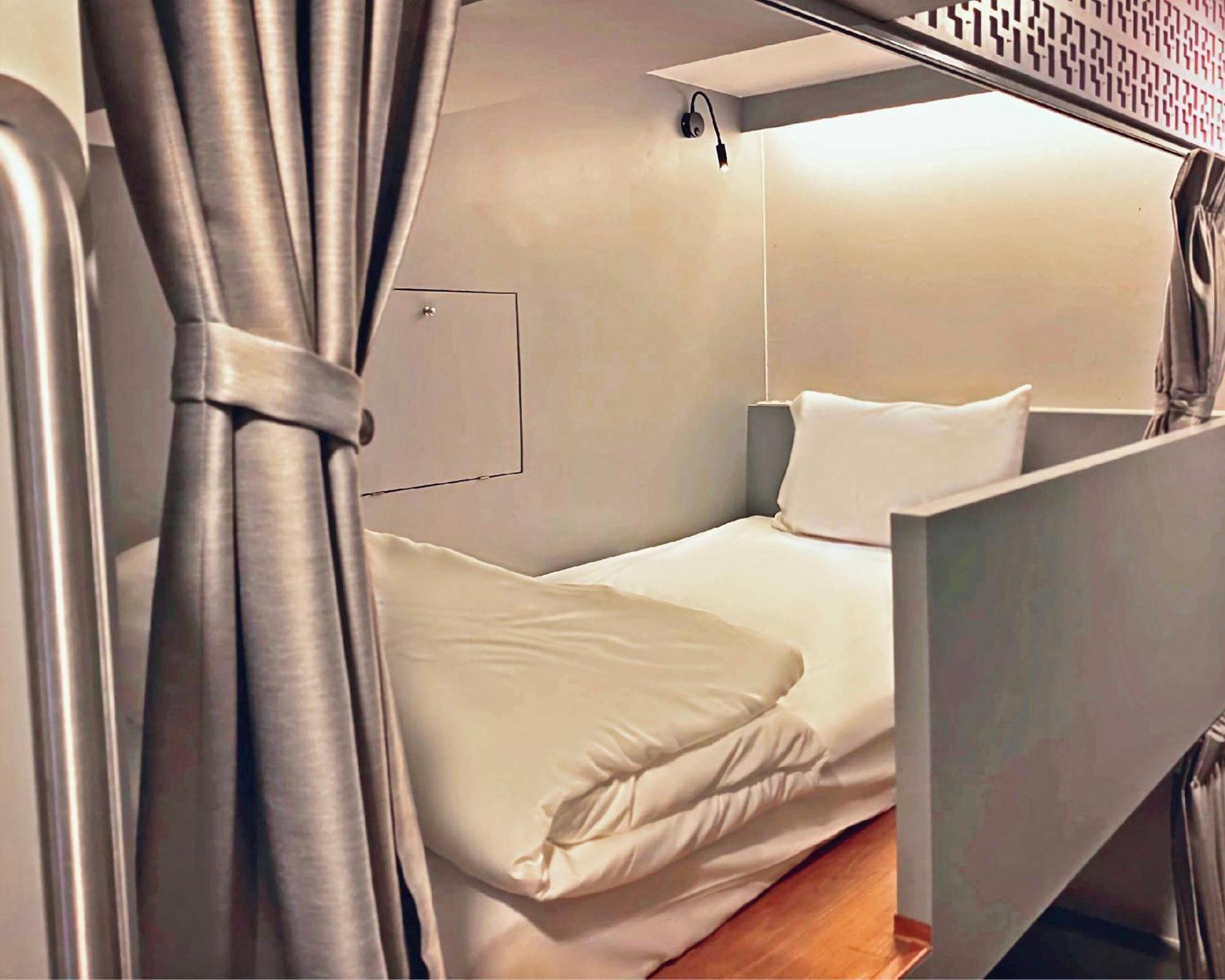 Hostel Capzule Bed Phuket Exterior foto