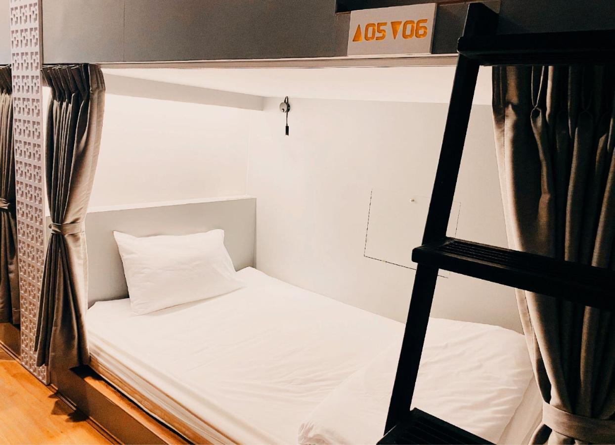 Hostel Capzule Bed Phuket Exterior foto